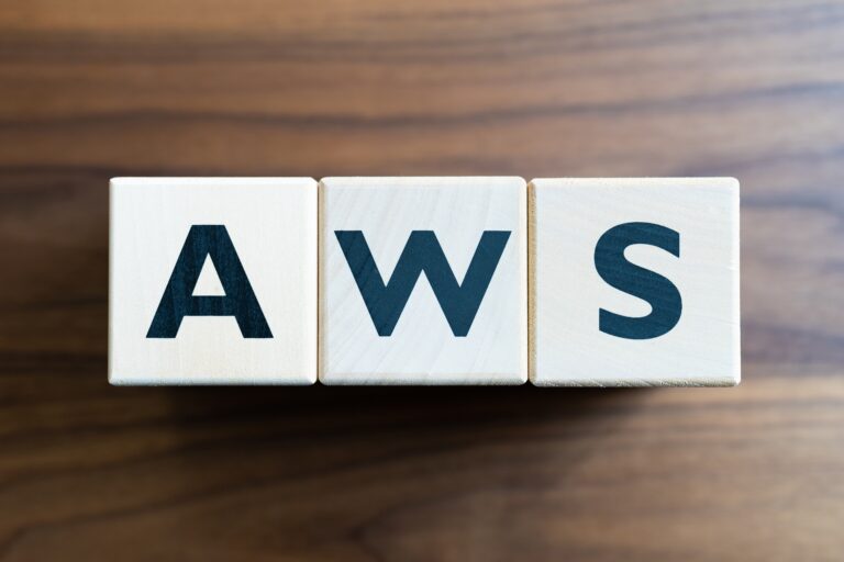 AWS でサーバーレスのサービスを使うなら？ AWS Lambda vs AWS Fargate